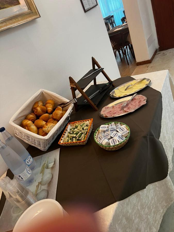 Hotel Trieste リッチョーネ エクステリア 写真