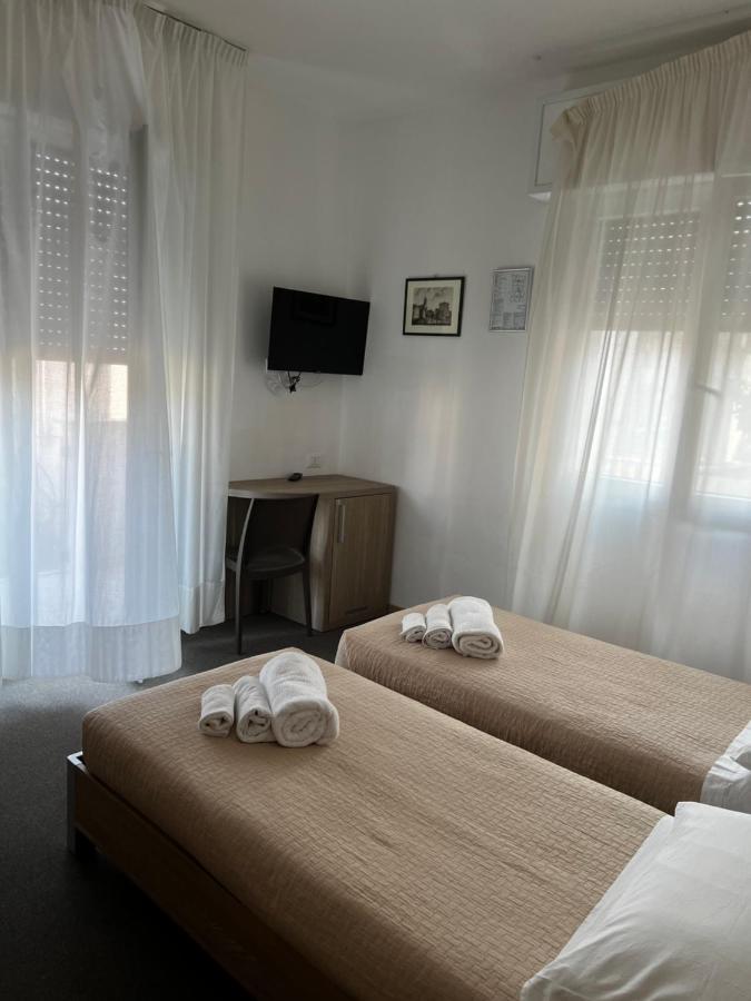 Hotel Trieste リッチョーネ エクステリア 写真