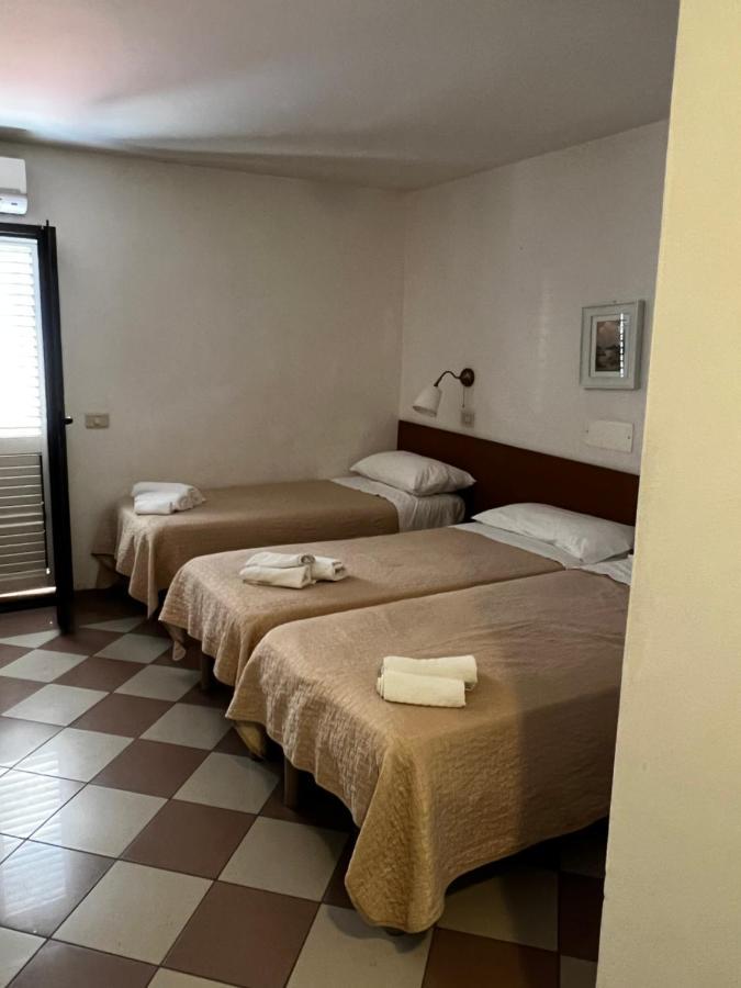 Hotel Trieste リッチョーネ エクステリア 写真
