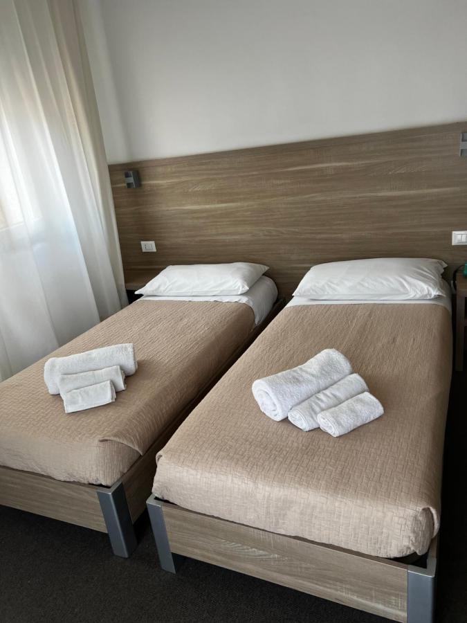 Hotel Trieste リッチョーネ エクステリア 写真