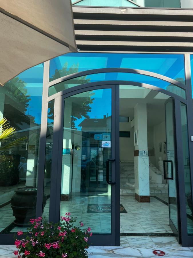 Hotel Trieste リッチョーネ エクステリア 写真